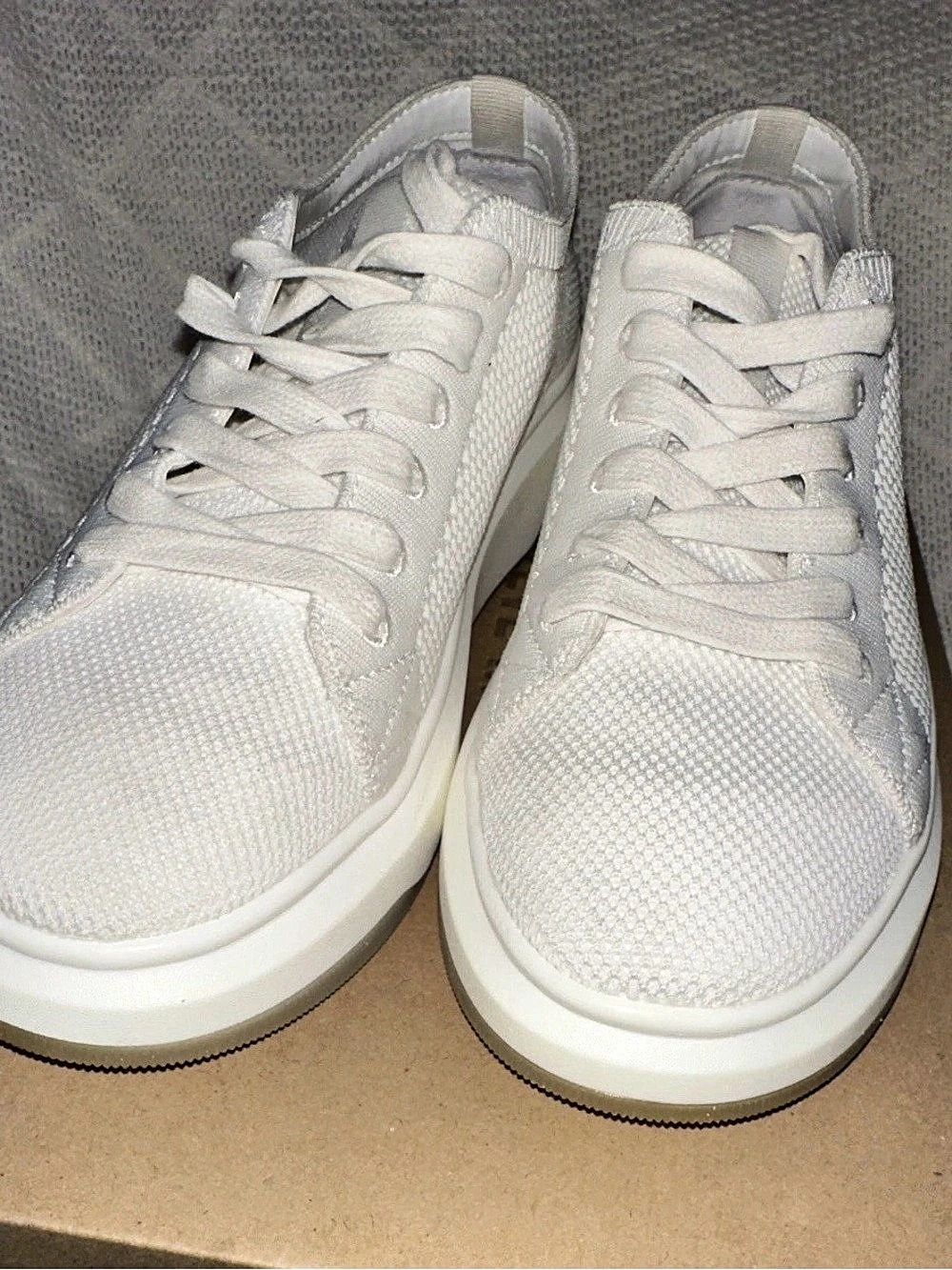 Steve Madden Savage White Sneakers US 9.5 GUC with Original Box